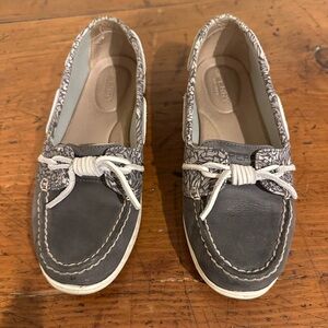 SPERRY top-sided women’s gray boat shoes with decorative print